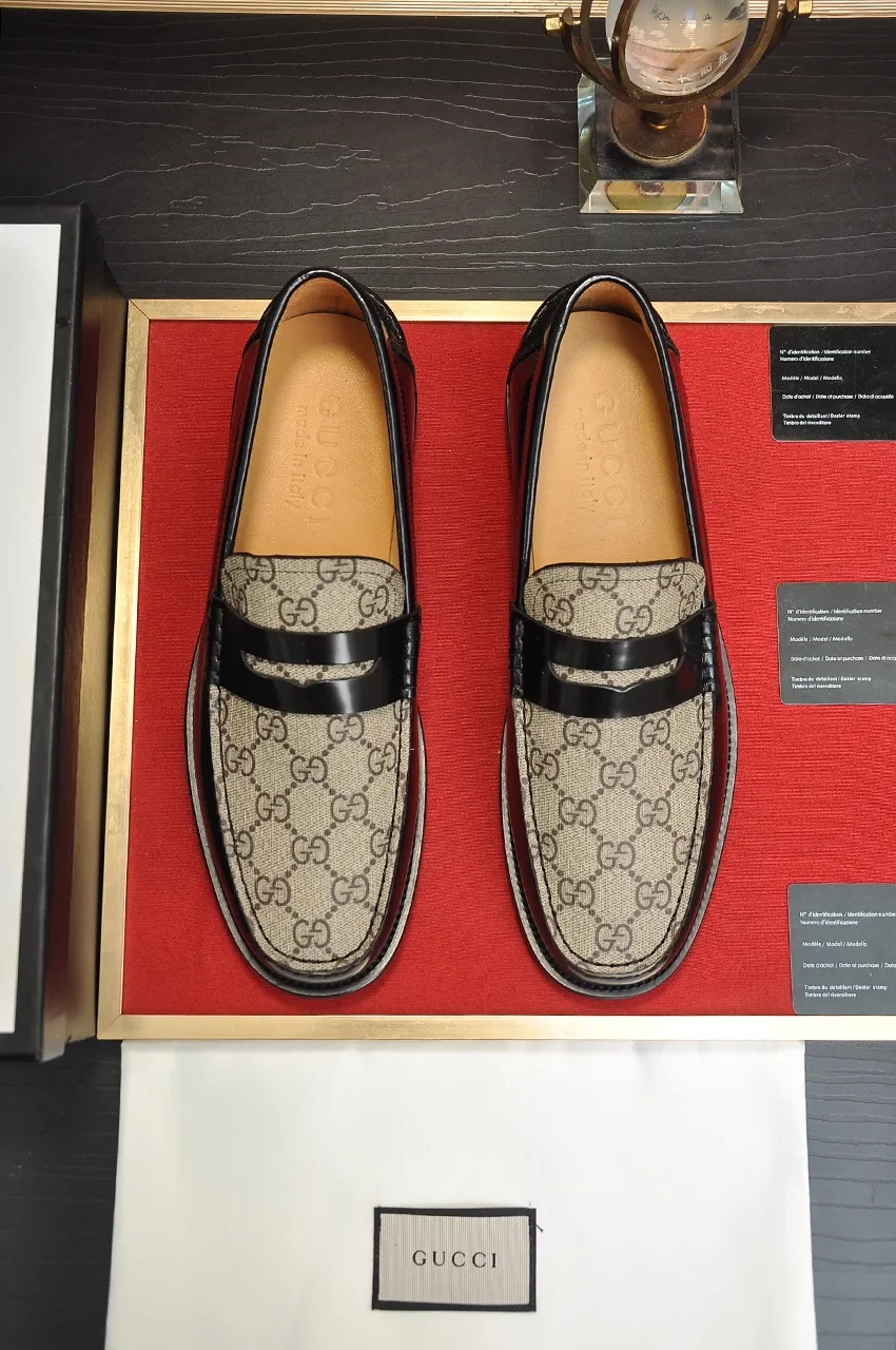 Men's shoes💰560💶Italy's top luxury men's shoe giant (GUCCI) (Gucci) (full cowhide lining) new arrival🍃Original European style🔰 Pleasant to the eye😍In order to make the shoes more durable and non-deformable🌀The production continues to follow traditional methods but there is still no lack of innovation💪Choose original sheepskin for the leather♻️ Smooth and natural And extra bright ⭐Made of imported cowhide, the first choice of rich people 38-45 (45 customized)